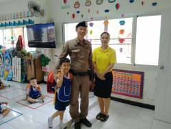 20240630050605.jpg - ขอขอบพระคุณ คุณตำรวจ สภ.สันทราย ที่แวะมาดูแลความปลอดภัยให้กับเด็กๆ | https://ssl.ac.th