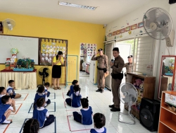 20240630050608.jpg - ขอขอบพระคุณ คุณตำรวจ สภ.สันทราย ที่แวะมาดูแลความปลอดภัยให้กับเด็กๆ | https://ssl.ac.th