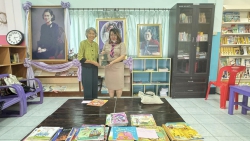 20240704020351.jpg - ขอขอบคุณครูลัดดา ทินะ และครูผ่องศรี อร่ามนภา มอบหนังสือให้ห้องสมุดโรงเรียน | https://ssl.ac.th