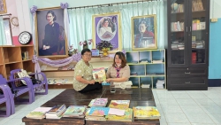 20240704020355.jpg - ขอขอบคุณครูลัดดา ทินะ และครูผ่องศรี อร่ามนภา มอบหนังสือให้ห้องสมุดโรงเรียน | https://ssl.ac.th