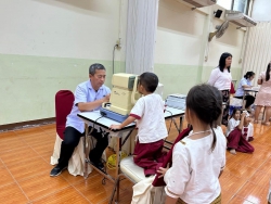 20240818045514(5).jpg - ขอขอบคุณเจ้าหน้าที่รพ.เชียงใหม่เมดิคอลเซนเตอร์มาทำการตรวจวัดสายตาให้กับนักเรียน | https://ssl.ac.th